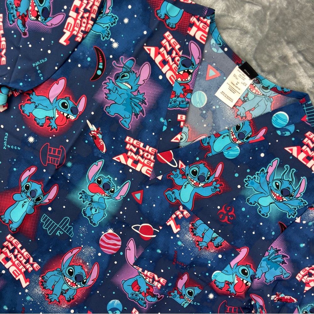 NWT Disney Stitch Cherokee Tooniforms Scrub Top Unisex Size Medium V-Neck Pocket
